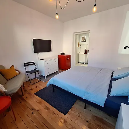 Cozy City Centar Studio Апартаменты *